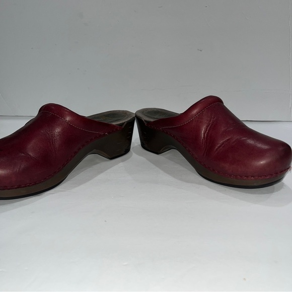 Dansko BERRY  Brown ( burgundy) Scroll pattern stitched Clogs ❤️ - Picture 13 of 14